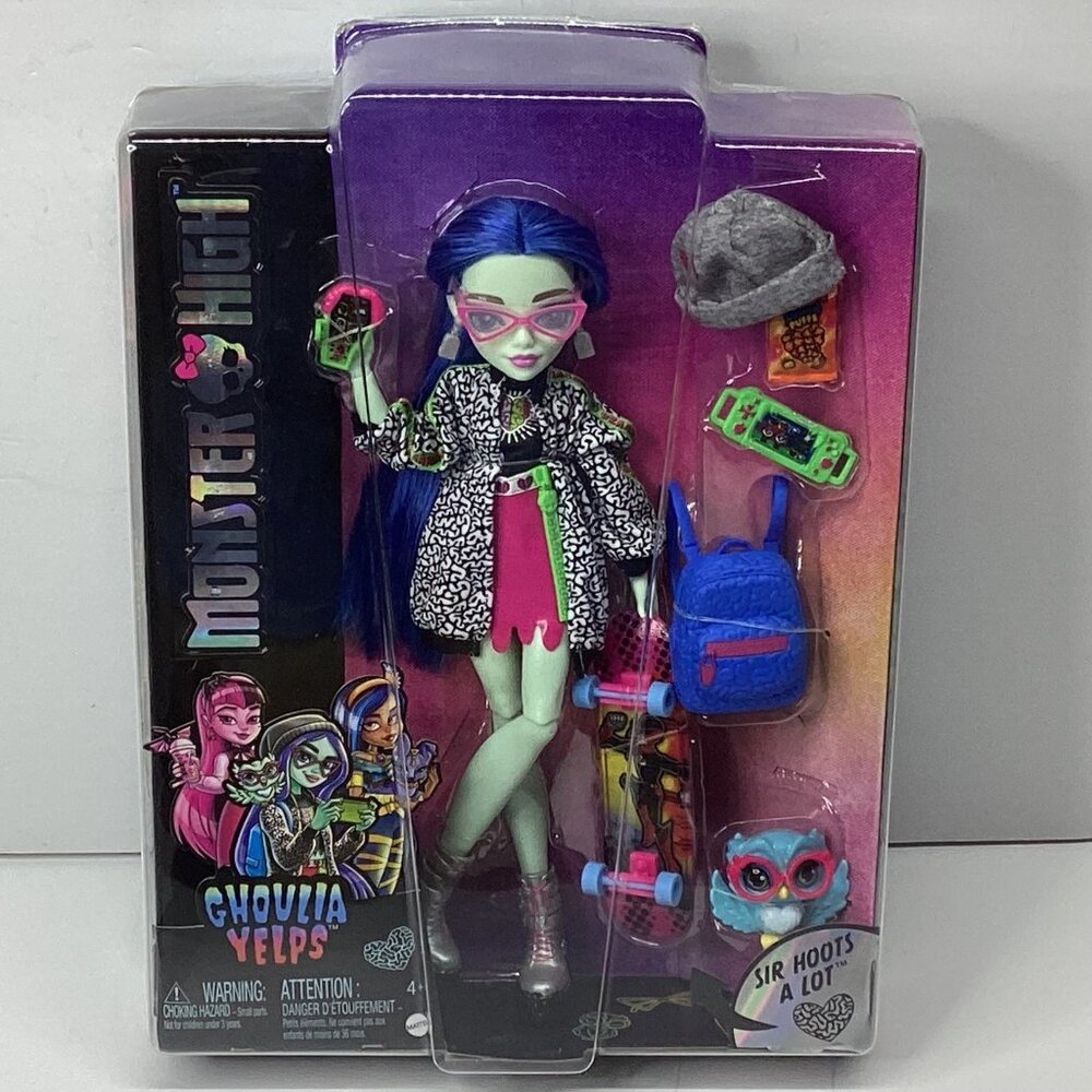 Monster High Ghoulia Yelps Doll w/Pet & Skateboard